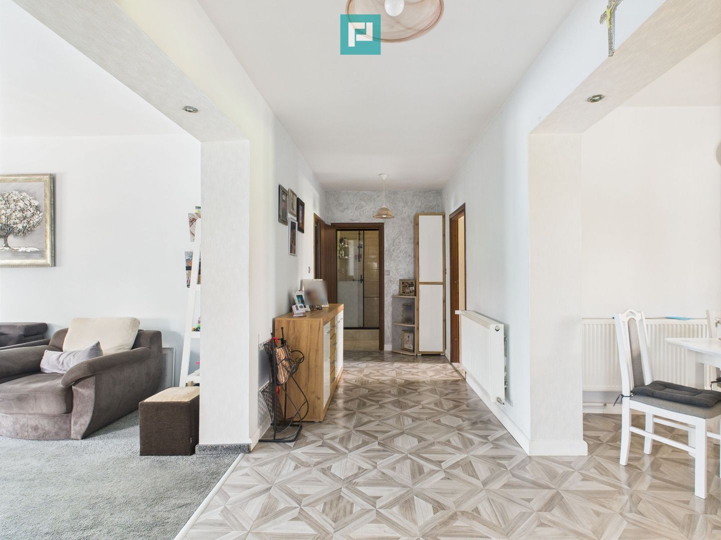 Vilă spațioasă cu 6 camere în Dumbrăvița - Poză 5