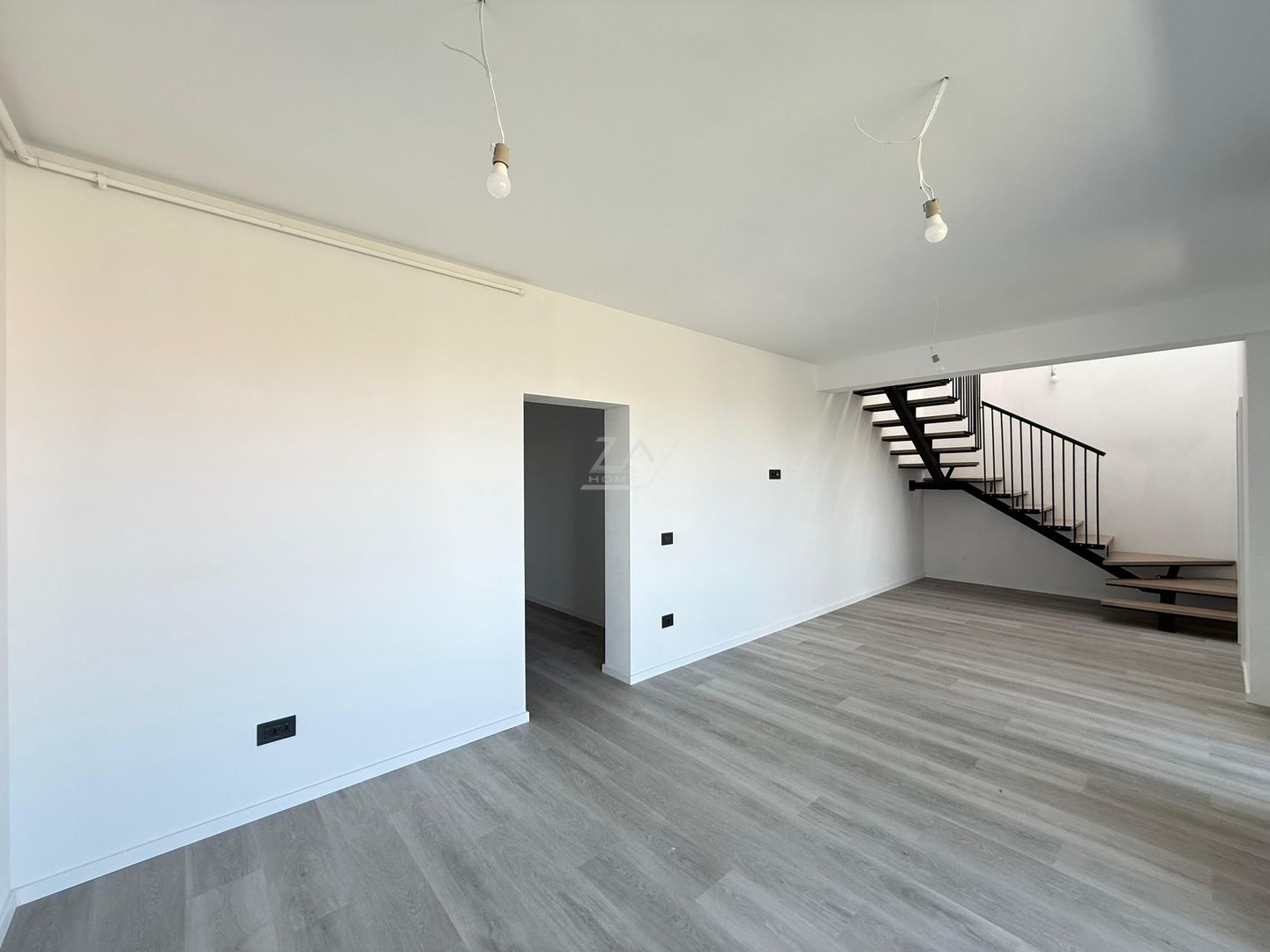 Ap pe 2 niveluri. 3 camere, 2 bai. 2 locuri de parcare. - Poză 2