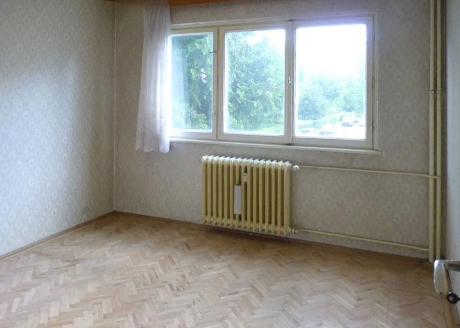 3 Camere în Astra Etaj 1 Vedere Liberă Necesită Renovare - Poză 4