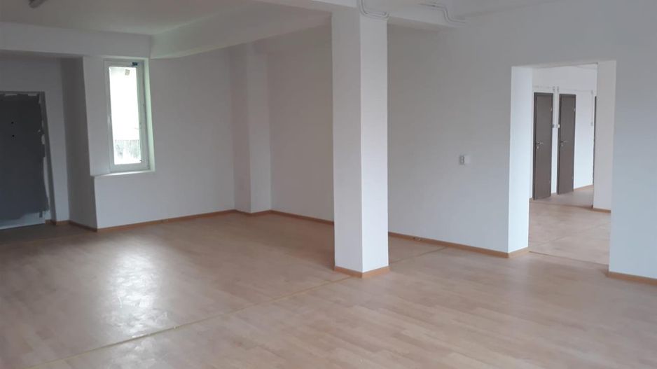 Incepe afacarea ta prospera in unul din aceste Spatii comerciale, Tractorul - Poză 10