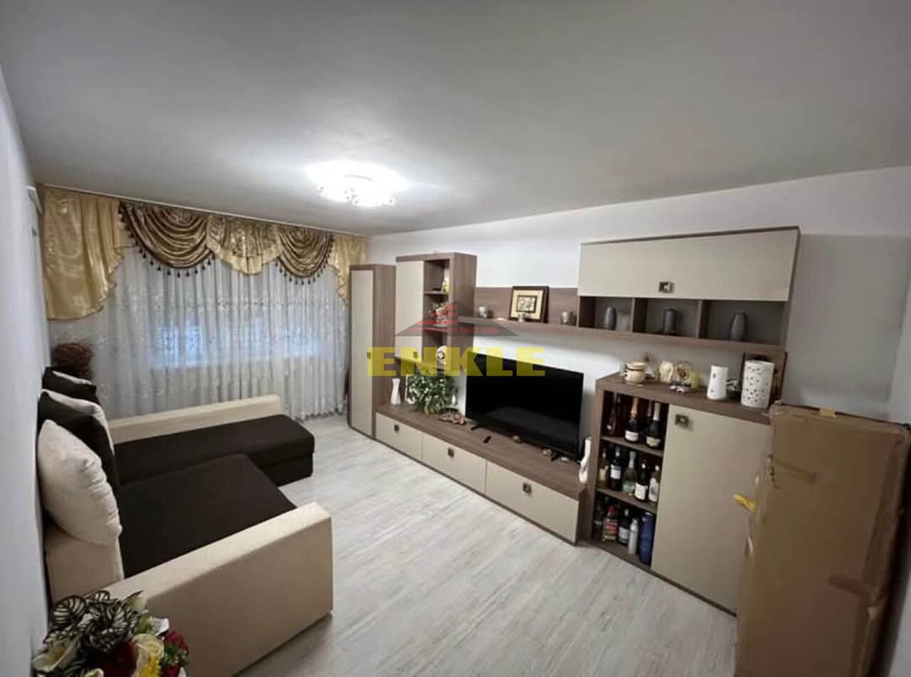 De vânzare apartament cu 2 camere decomandat, zona Grivița. - Poză 1