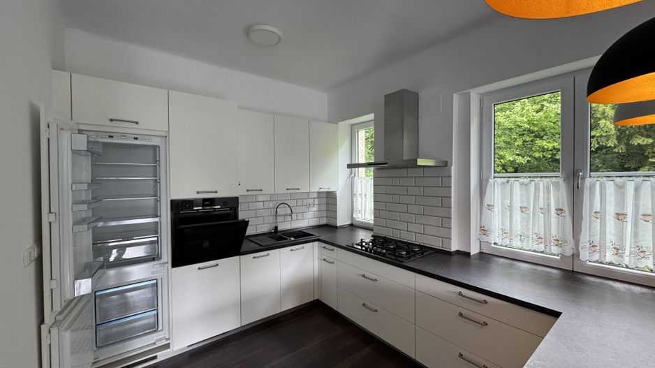 Apartament cu vedere spre Tâmpa, liniște și natură, în Centrul Istoric al Brașov - Poză 5