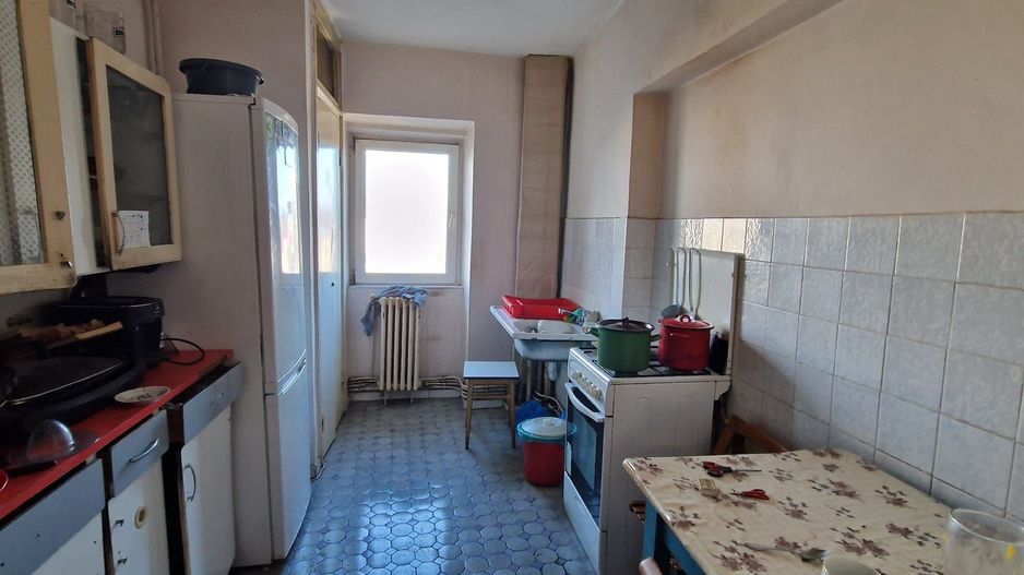 Apartament 3 camere dec 72 mp Bld. Independentei 179000 euro - Poză 1