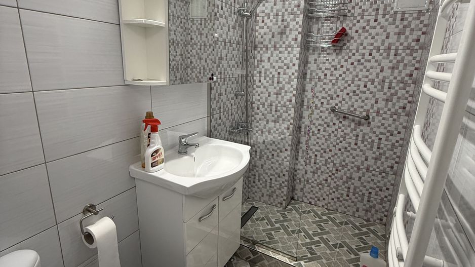Ap 2 cam mobilat/utilat, complet renovat- etaj 2-bloc 6 etaje - Poză 8