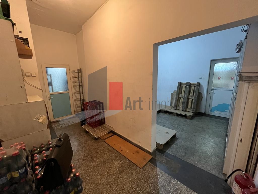 Spatiul "OBERT" , vitrina cu deschidere mare la strada, trafic pietonal si auto - Poză 1