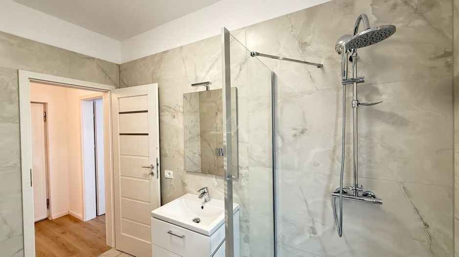 Comision 0! Mobilat si utilat complet. Bloc tip vila cu 6 apartamente si piscina - Poză 8