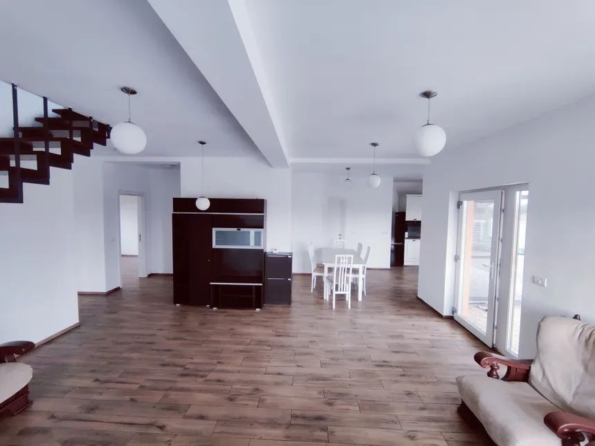 Vilă cu terasă de vis, mansardă cochetă și confort deplin I Sacalaz - Poză 2