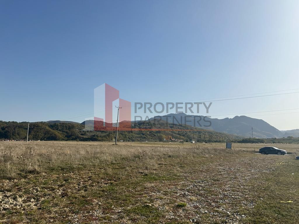 Teren cu deschidere la DN 73A Rasnov langa Kaufland 7300 mp - Poză 2