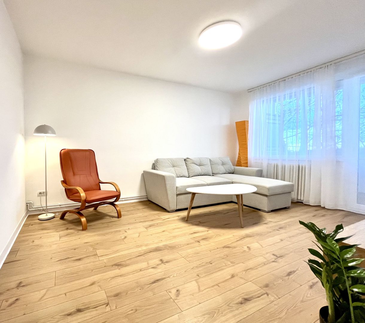 Apartament 3 camere, cu garaj,prima inchiriere, Central - Piața Unirii - Poză 1