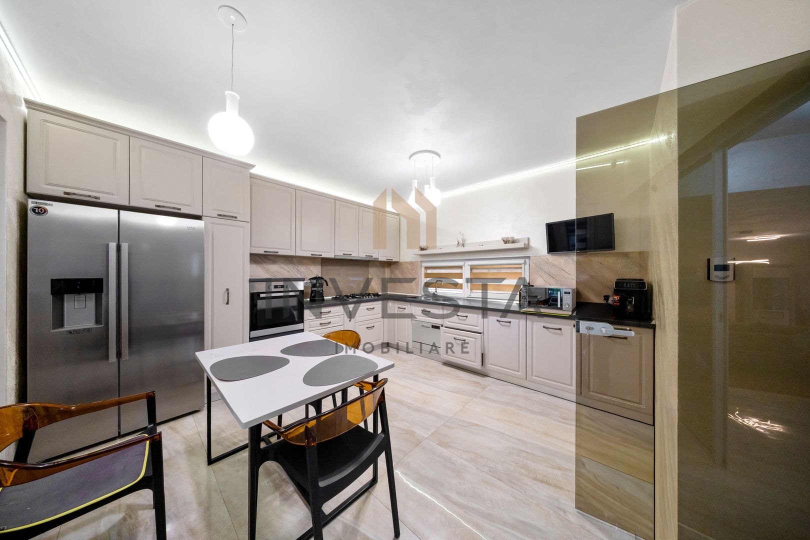 Casa moderna, spatioasa , pe o strada privata retrasa! - Poză 4