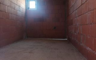 Aproape de oraș! Vânzare casă cu 5 camere în Ulmi! - Poză 17