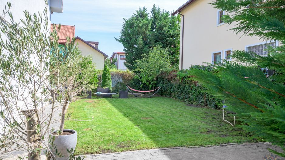 Vilă renovată P+1+M  | Foișor vitrat, grădină și jacuzzi - Poză 7