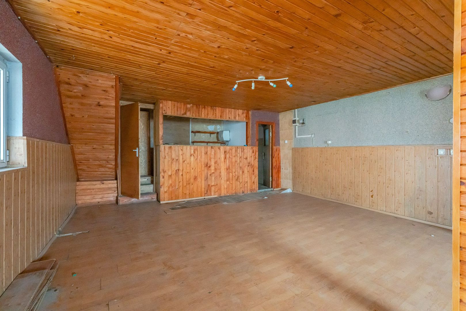 Casa transformată în spațiu comercial - Oportunitate de investitie! - Poză 7