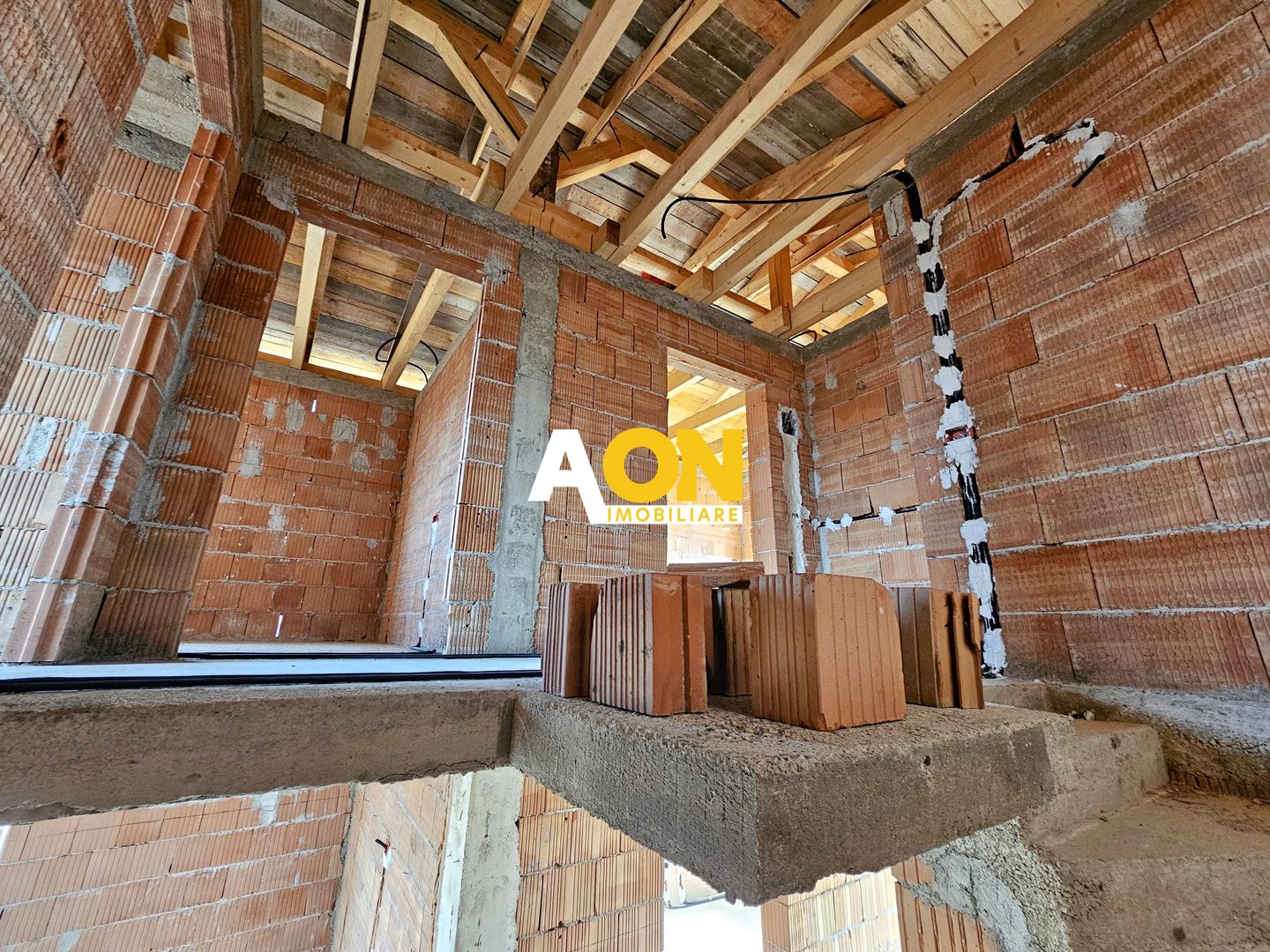 Casa la rosu, 4 camere, 3 bai, 339 mp teren, zona Valea Popii - Poză 12