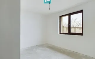 Vilă la sol cu open space și 3 dormitoare la alb - Poză 14
