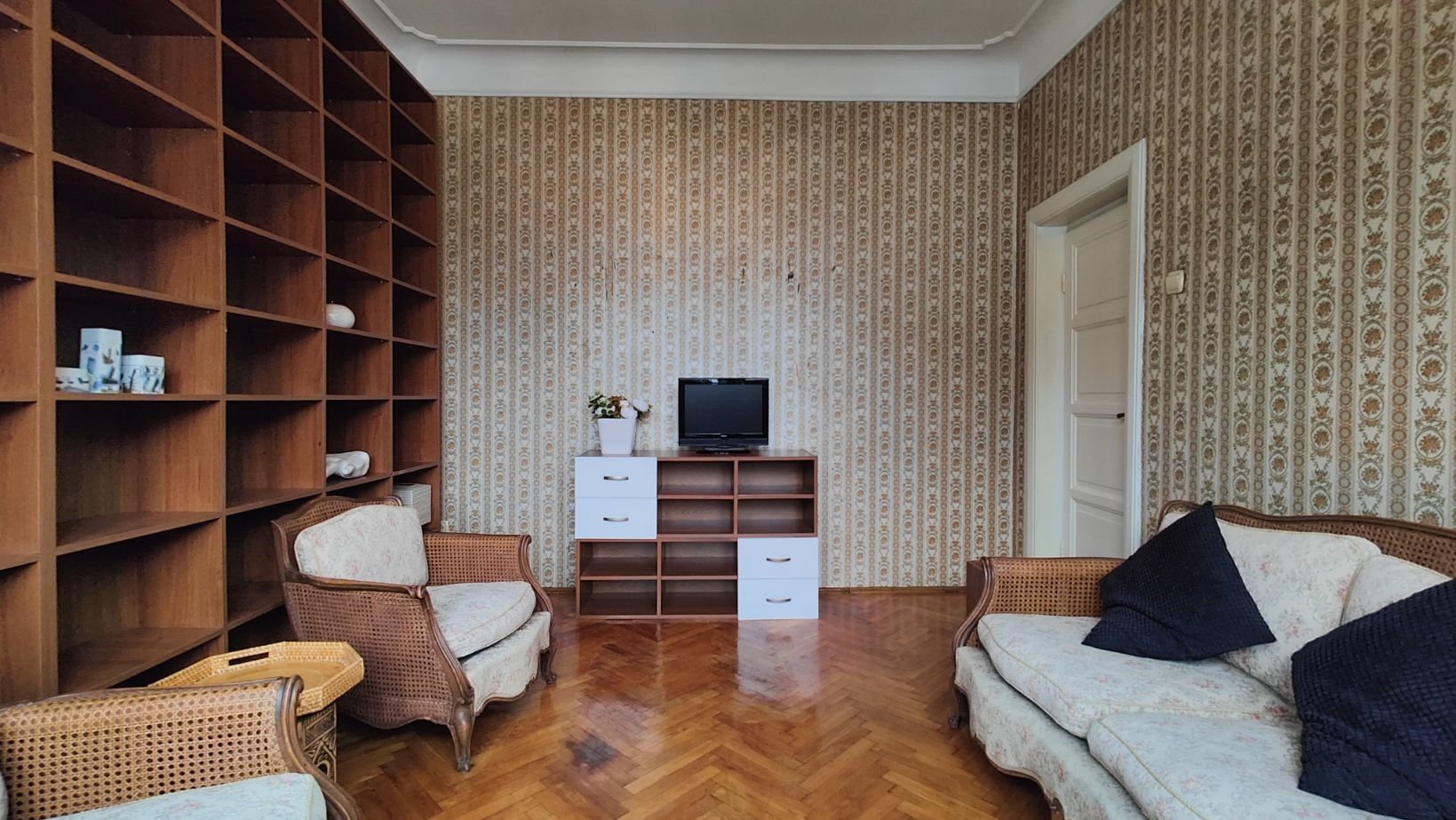 Apartament interbelic elegant cu terasă, pe Vasile Lascăr – lângă Dacia - Poză 7