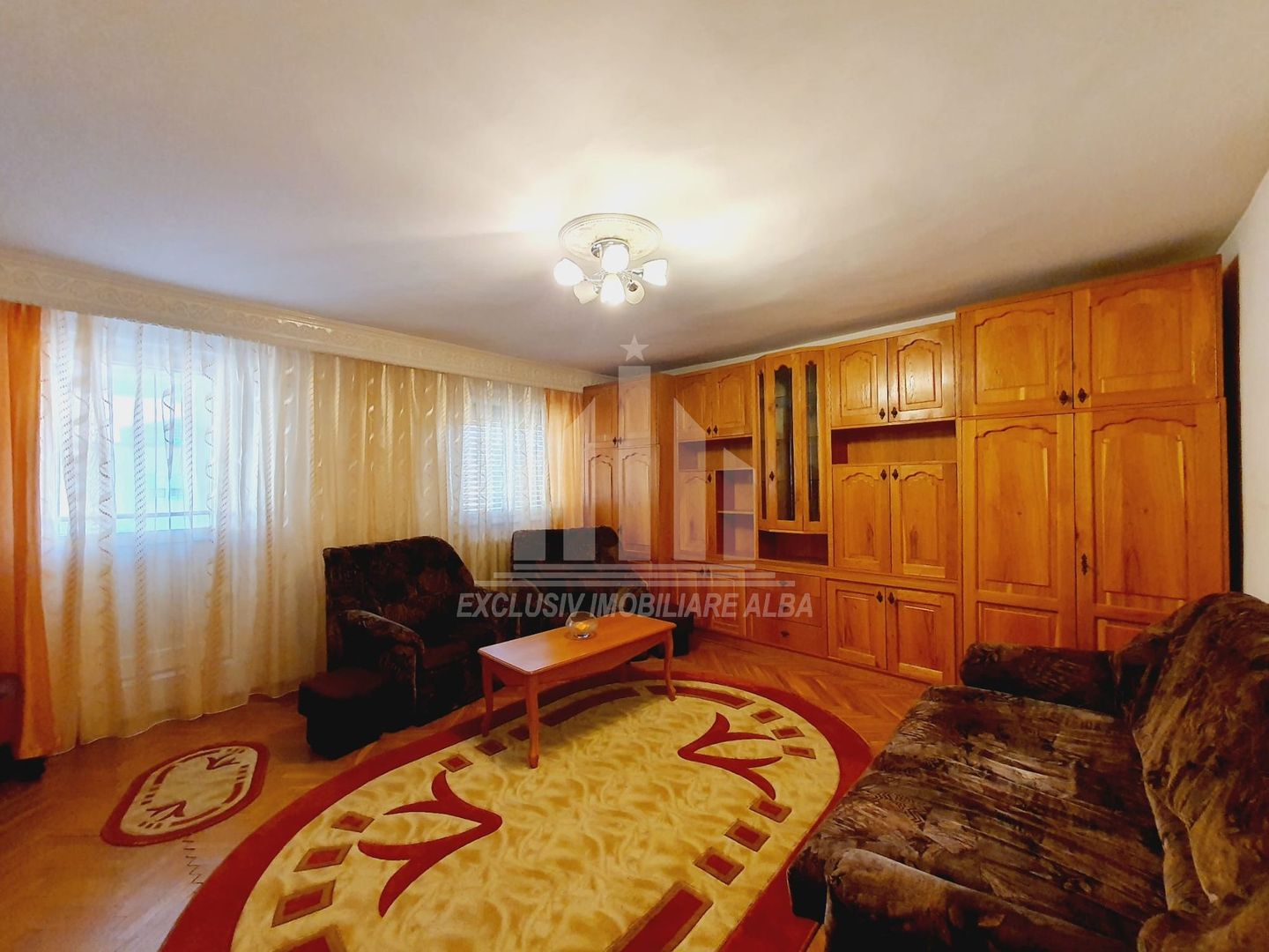 Apartament cu 3 camere decomandate, Cetate - Poză 1