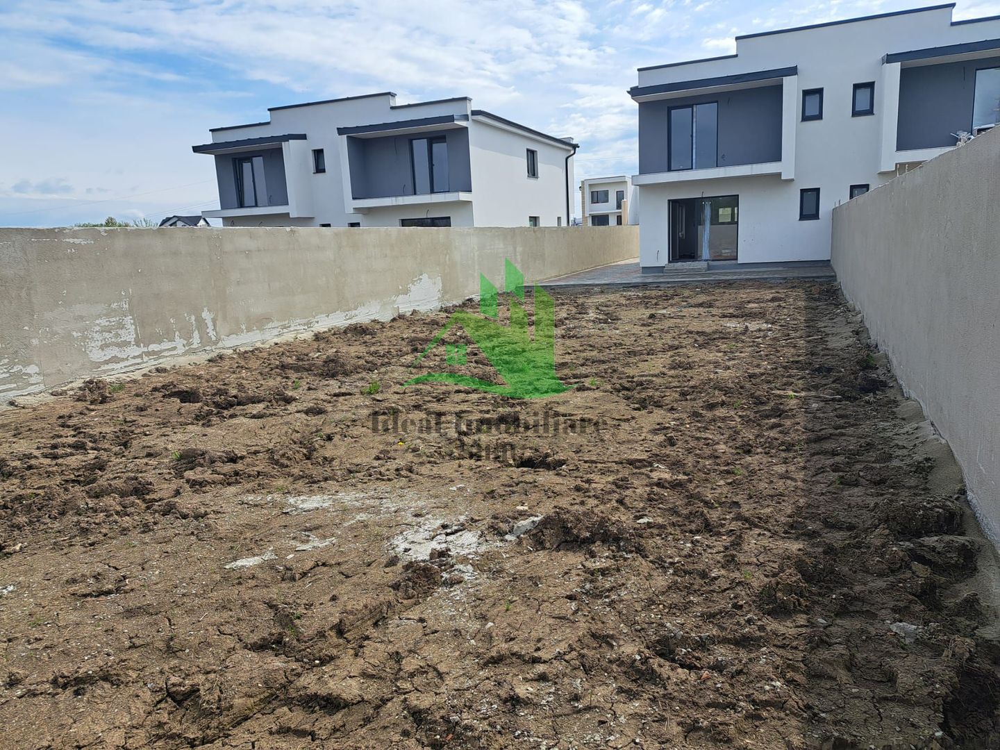 Duplex Modern cu 4 camere si 400 de mpde curte, zona Lidl - Poză 1