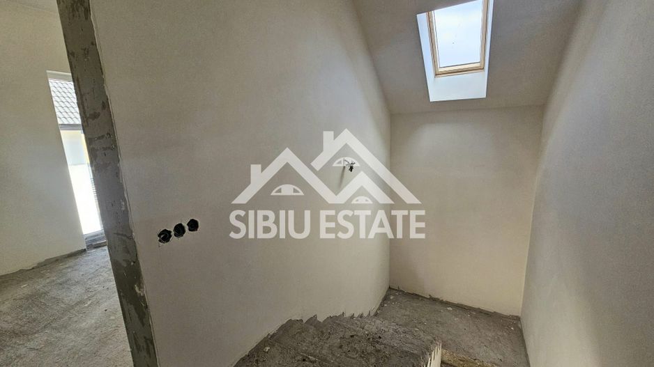 Casa 5 camere curte mare, casa noua - Poză 4