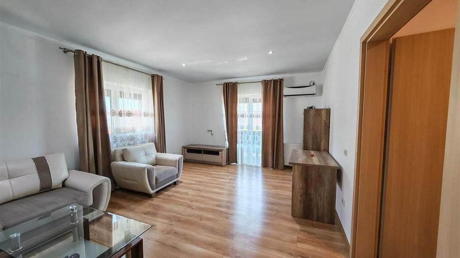 Giroc 2 camere decomandat (transformat din 3camere) et 1 loc parcare - Poză 3