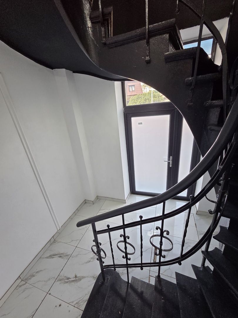 Apartament 3 camere decomandat-Parcul Carol - Poză 2