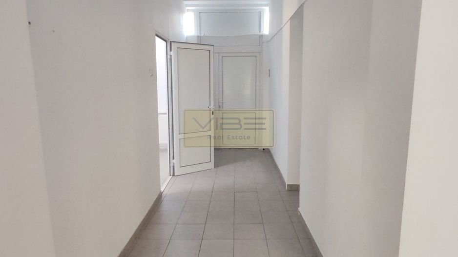 Spațiu comercial - deschidere 10 ml-amenajat! - Poză 2