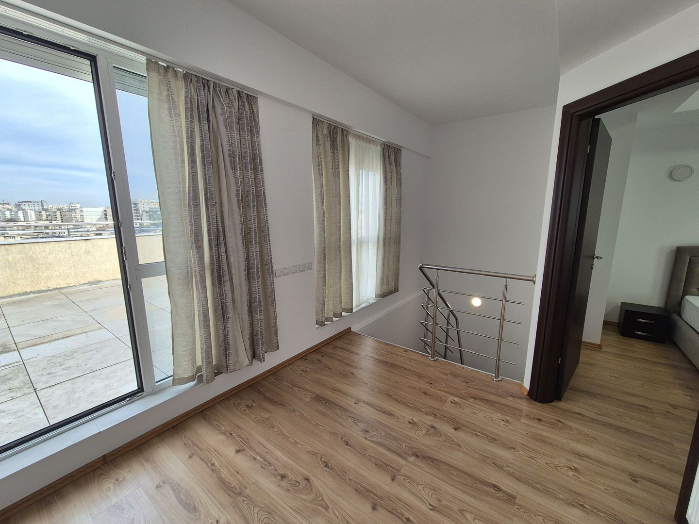 Penthouse exclusivist 134,17 mp + loc de parcare 50 euro/luna - Mall Vitan - Poză 13