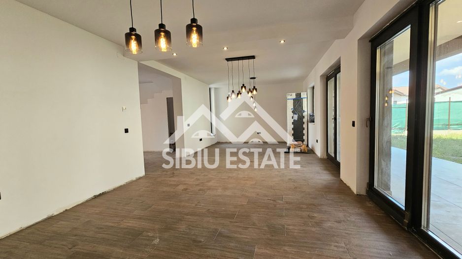 Casa noua 4 dormitoare Sibiu Sura Mica - Poză 2