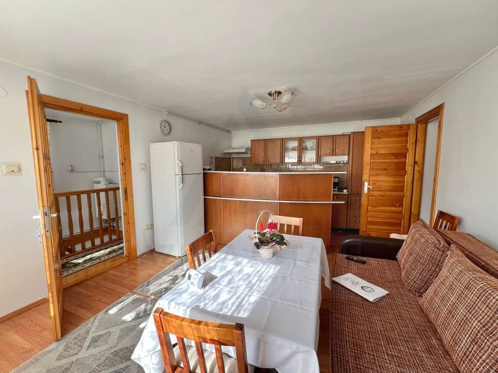 Casa 3 camere 80 mp utili curte comuna si balcon 3,75 mp în Ștrand - Poză 3