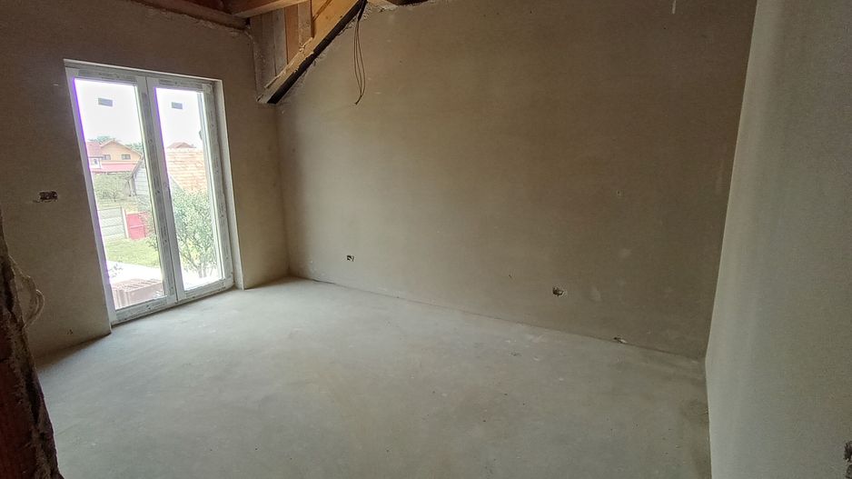 Sanandrei Duplex cu 4 Camere, Drum Asfaltat, Toate Utilitatiile - Poză 12