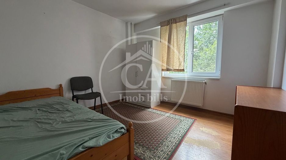 Apartament de vânzare cu 4 camere în zona Decebal, Oradea - Poză 1