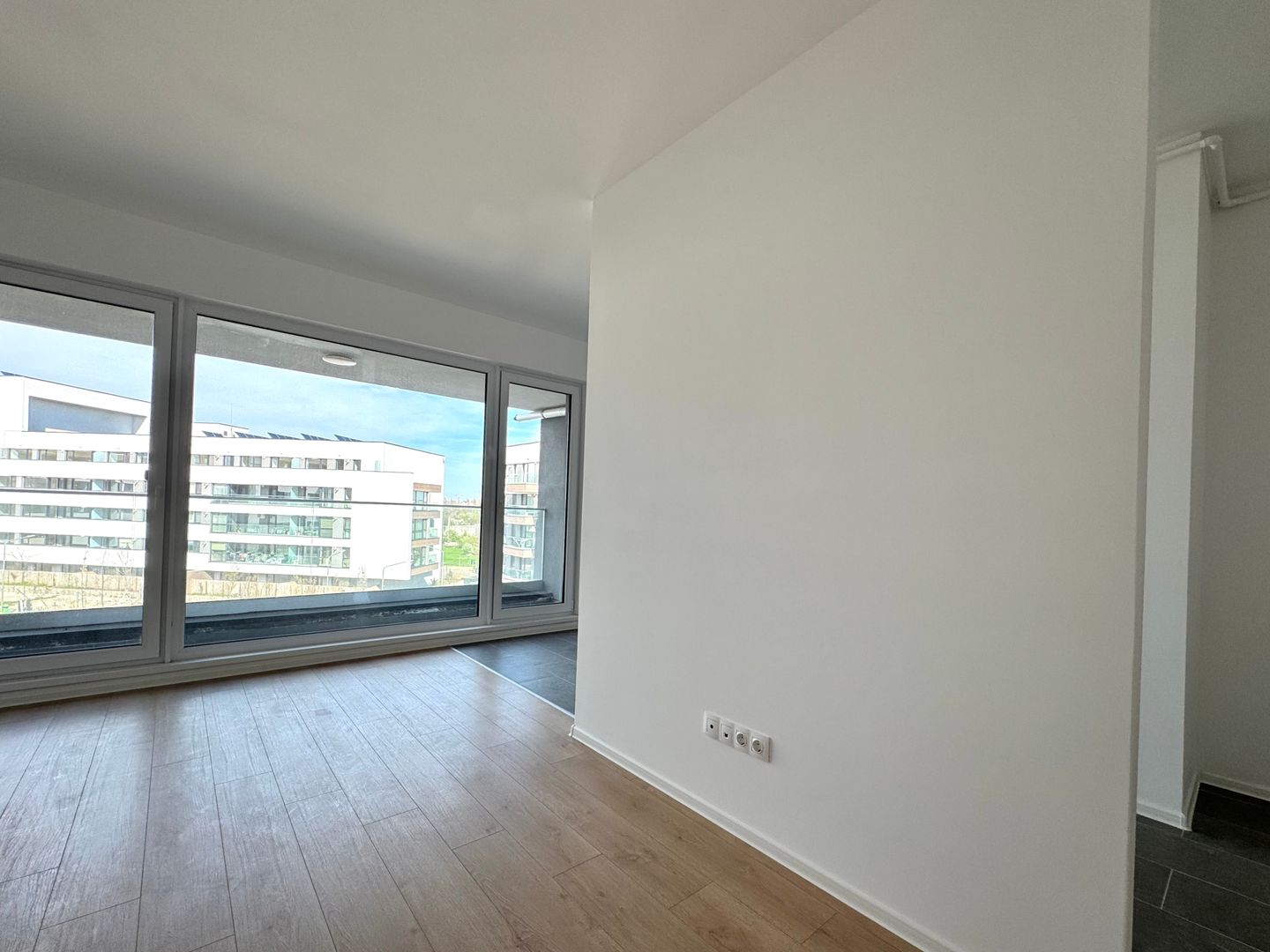 3 camere 76 mp SU + Balcon 6.5mp - Zona Lac Straulesti-Mall Colosseum - Poză 6