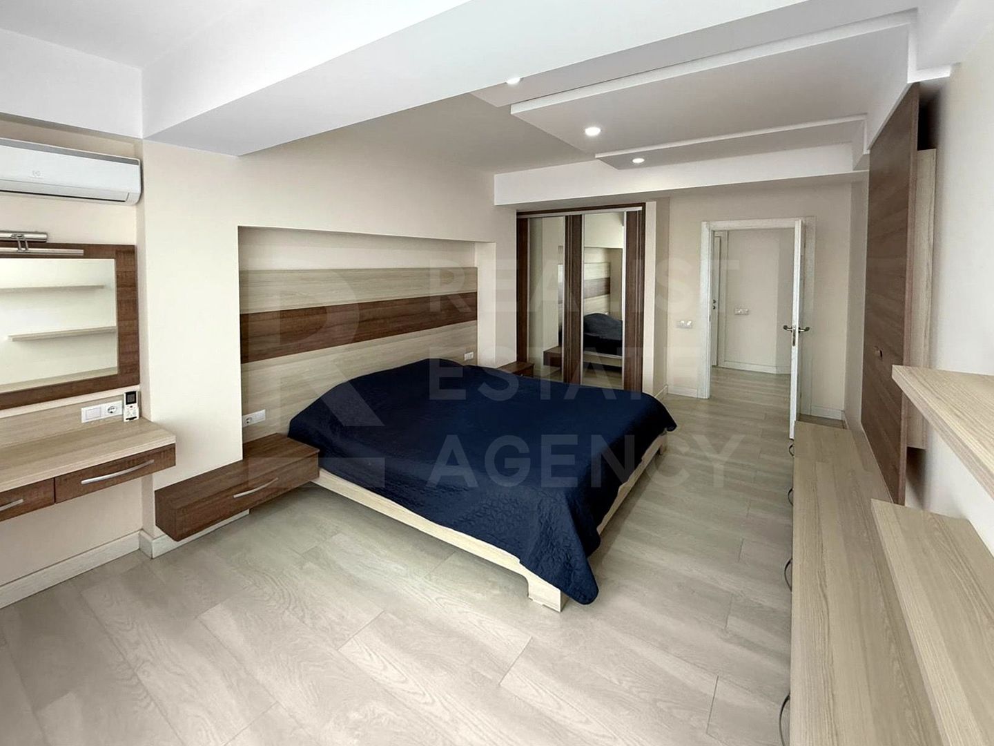 Chirie, apartament, 3 camere + living, strada București, Centru - Poză 7