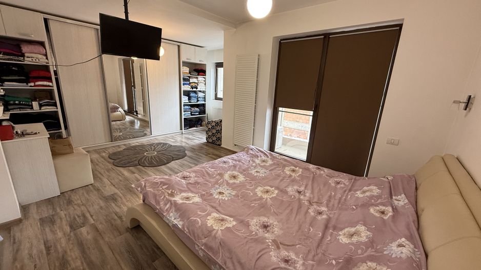 Casă înșiruită complet mobilată + curte+ 2 parcari în complex inchis! - Poză 7