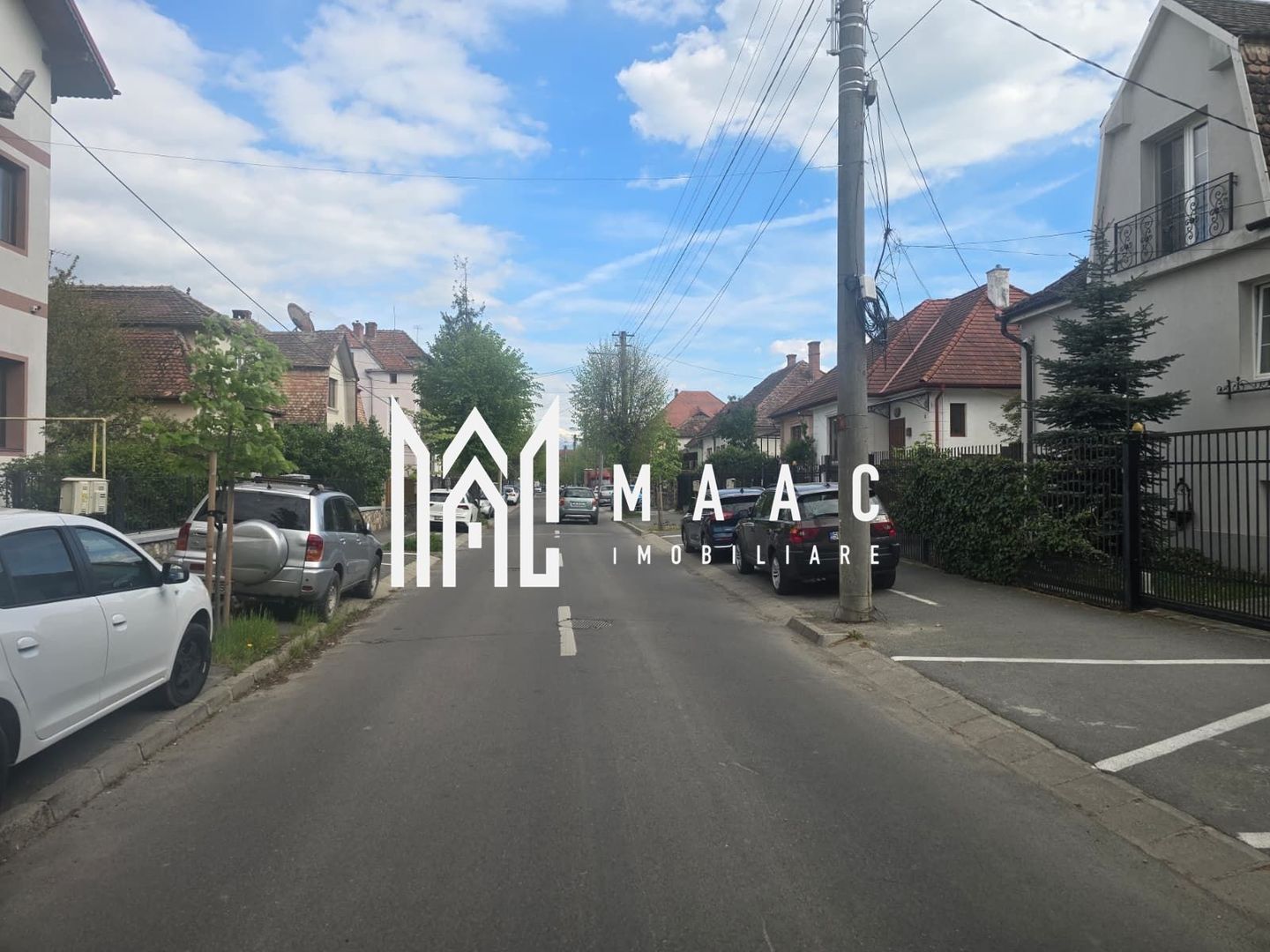 Apartament la casa cu 3 camere si curte Strada Bucegi - Poză 1