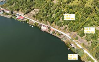 Teren la Eselnita,  Golful Mraconia - Statuia lui Decebal