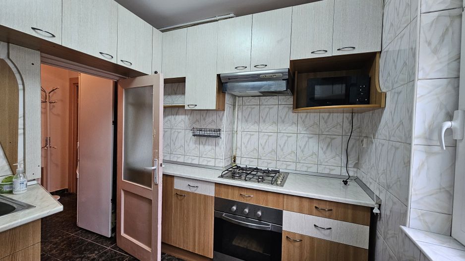 Apartament 2 camere de vanzare, Piața Victoriei centrala proprie - Poză 3