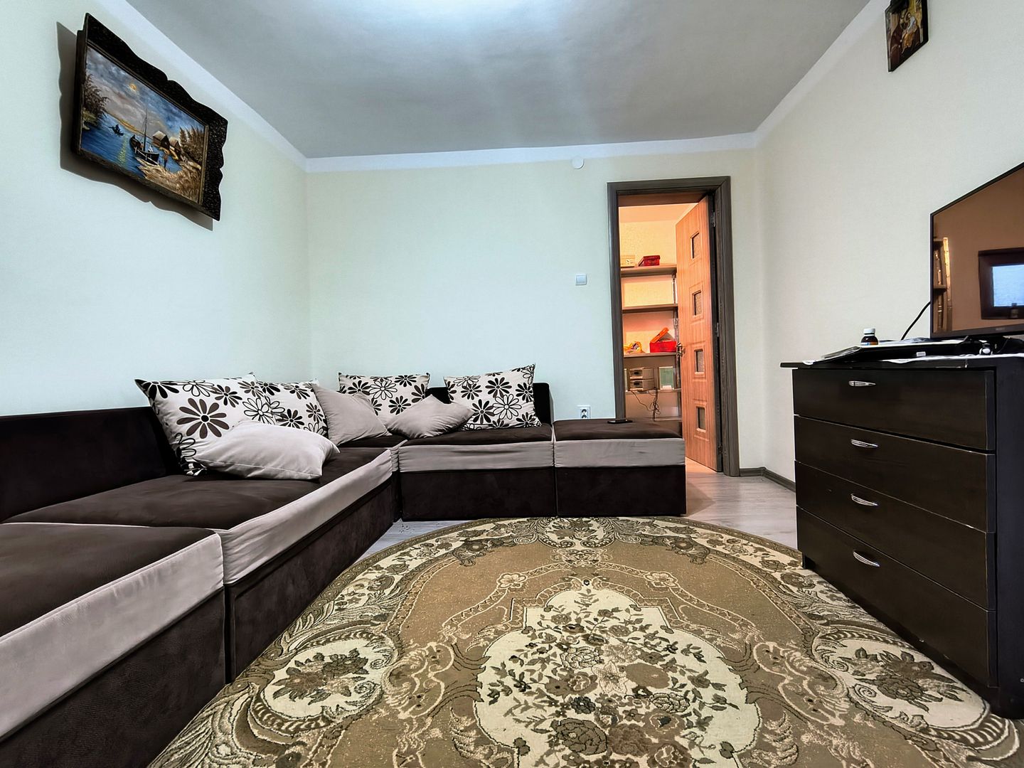 Casa de vânzare în Malu cu Flori- liniște, natura și aer curat! - Poză 9