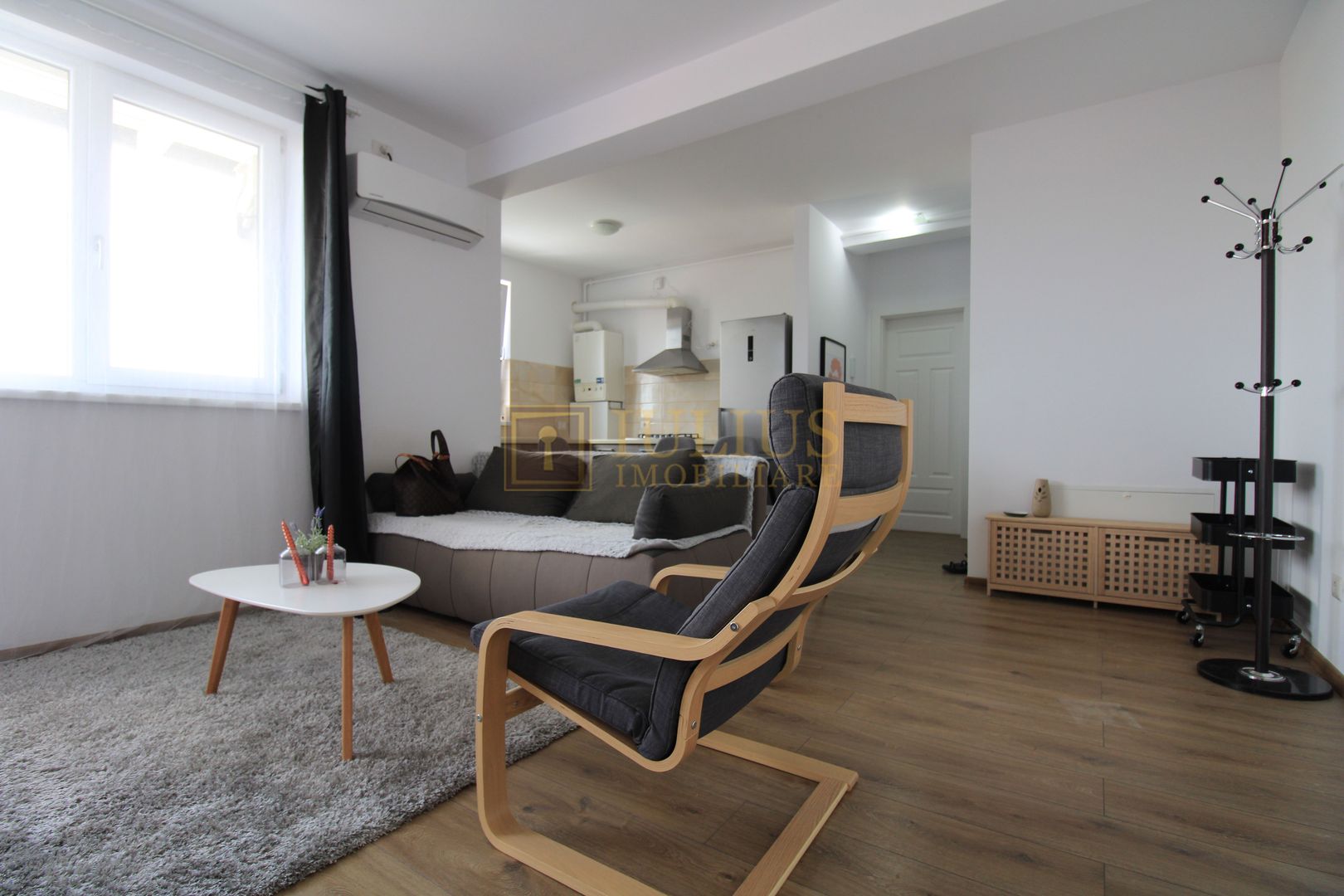 Vedere panoramica; loc parcare inclus; 2 bai/2dormitoare. - Poză 3