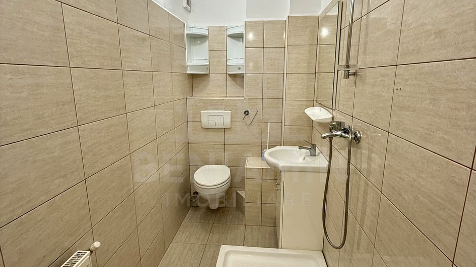 2 camere - 55mp - etaj 3 - centrala proprie - parcare - Central - Poză 6