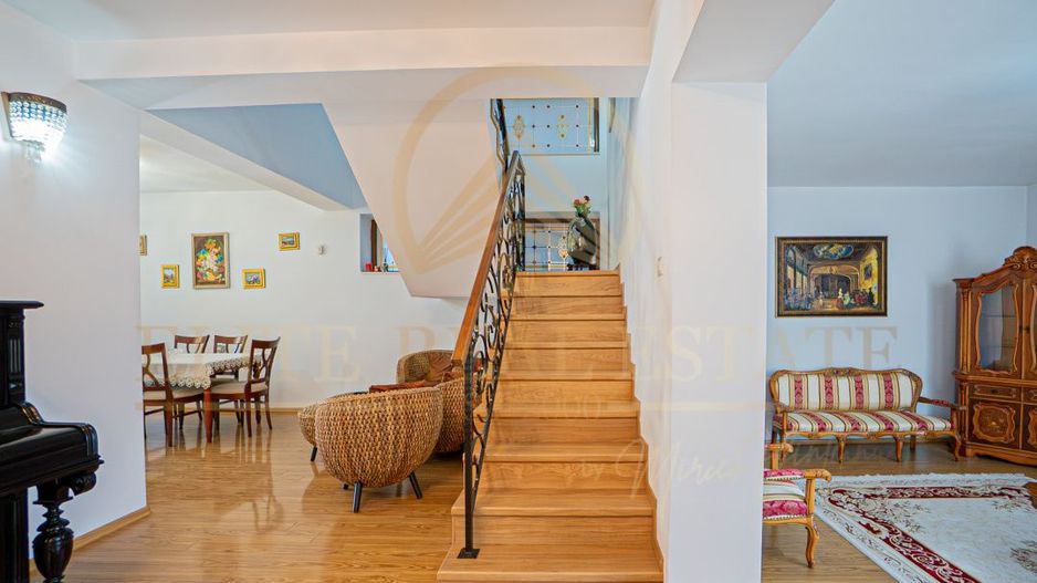 Ovidiu Sud - Zona premium - Vila impozanta, curte mare, garaj, terasa! - Poză 23