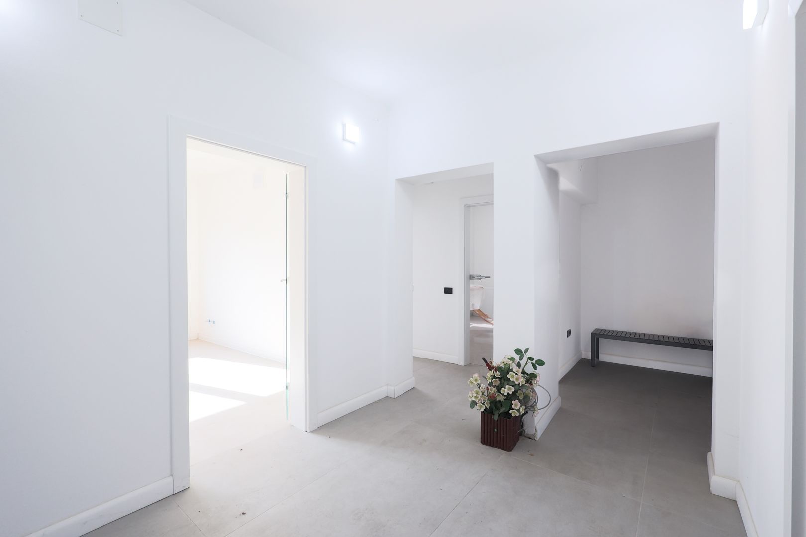 Cladire cu destinatie multifunctionala in zona Podgoria Comision 0 - Poză 2