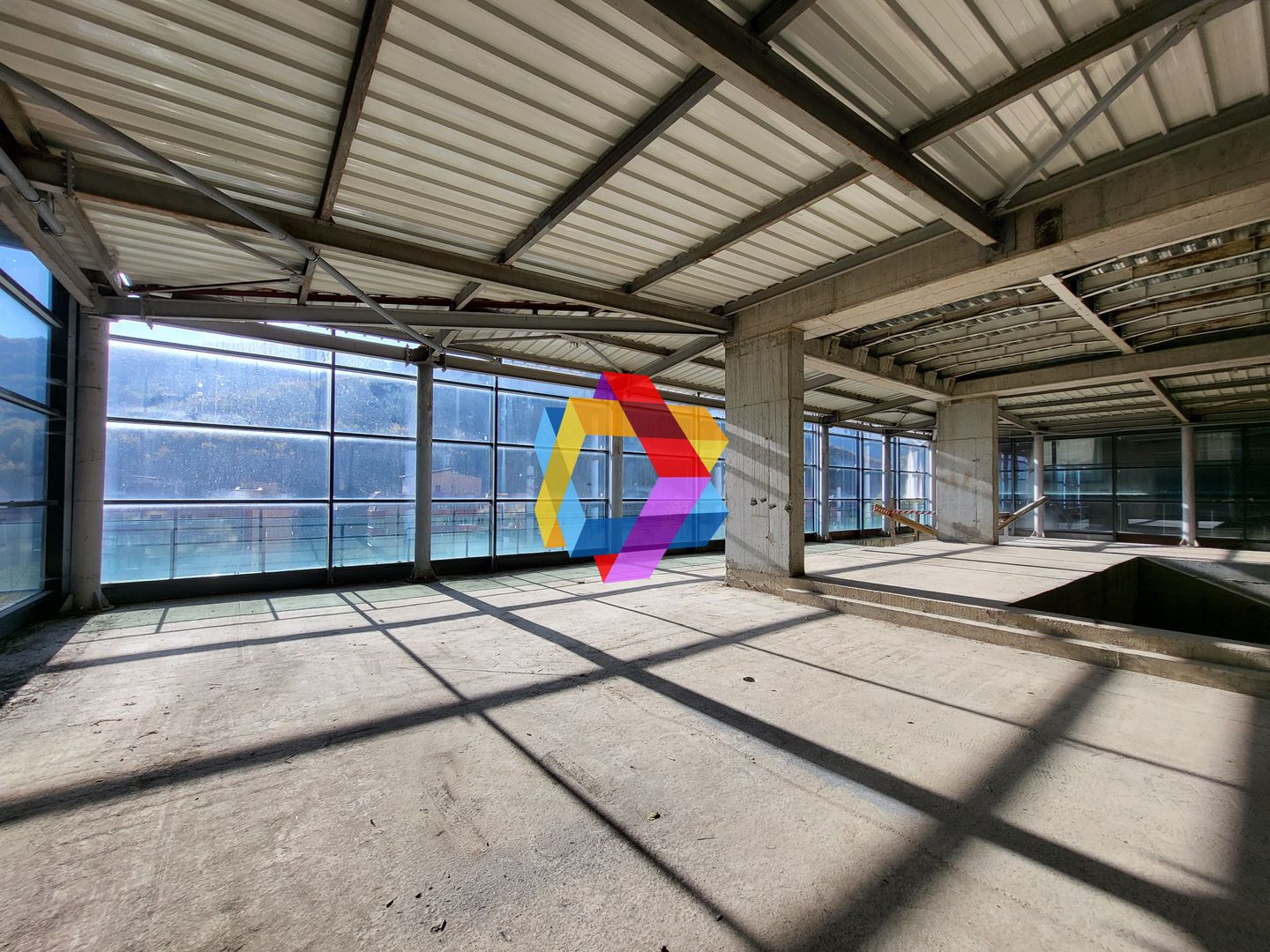 Clădire mixta -3600 mp - Poză 5