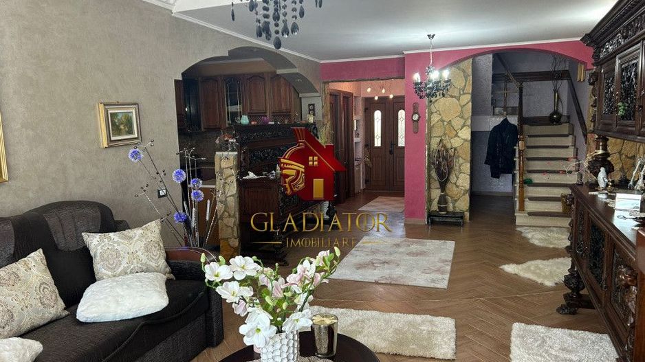 Vila impresionanta Husi + 2835 mp teren, P+1+M, constructie deosebita - Poză 10