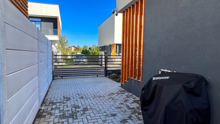 Vilă individuală elegantă, complet mobilată și utilată, lângă parcul și pădurea din Corbeanca - Poză 32