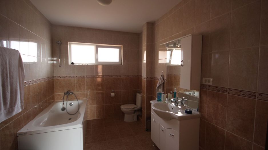 Vila spatioasa  nemobilata zona Elisabetin - Poză 25