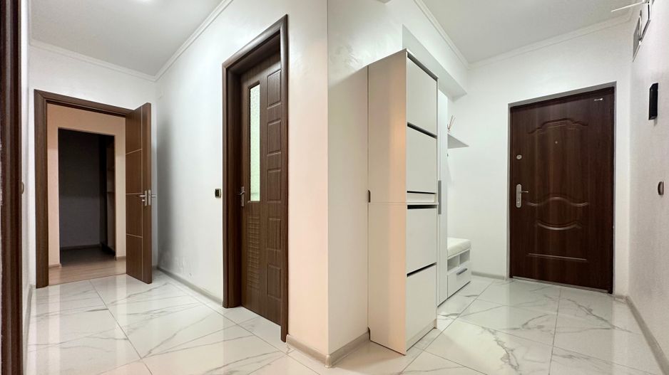 Vând apartament 3 camere 3 minute de Coresi complex ISARAN - Poză 19