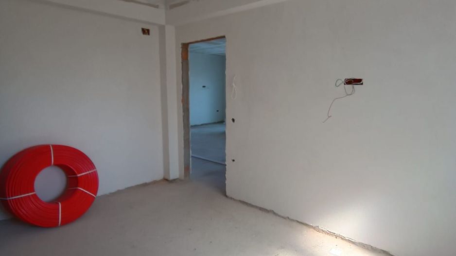 Case pe parter Tunari, zona linistita, curte MARE 350m - Poză 12