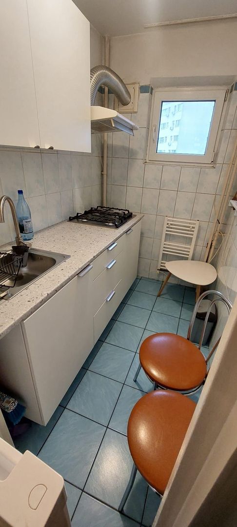 Apartament 2 camere complet utilat, etaj 6/10, metrou 1 Decembrie - Poză 2