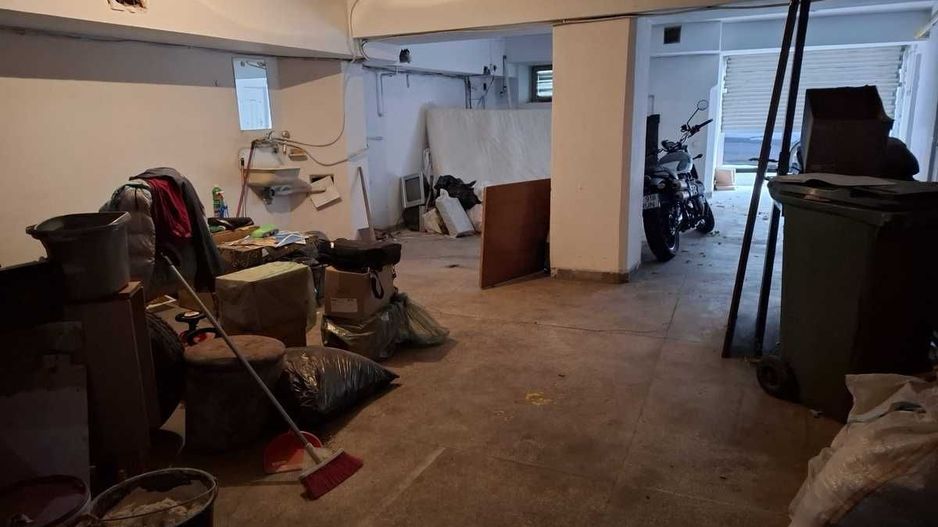 Vand Garaj Spati Comercia StradaStr Aurel Vlaicu vizavi de Dinamo 45mp - Poză 1